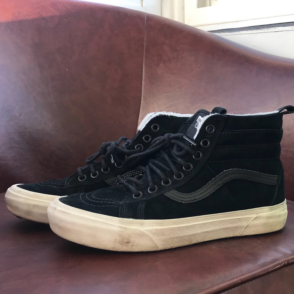 Vans high top - fleece lined (W: 7.5/ M: 6)